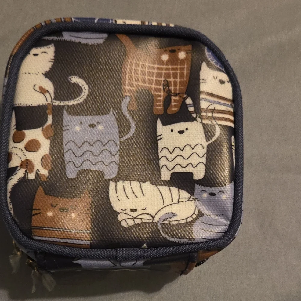 Cat Patterned Pet Accessory Pouch - Picture 4 of 4
